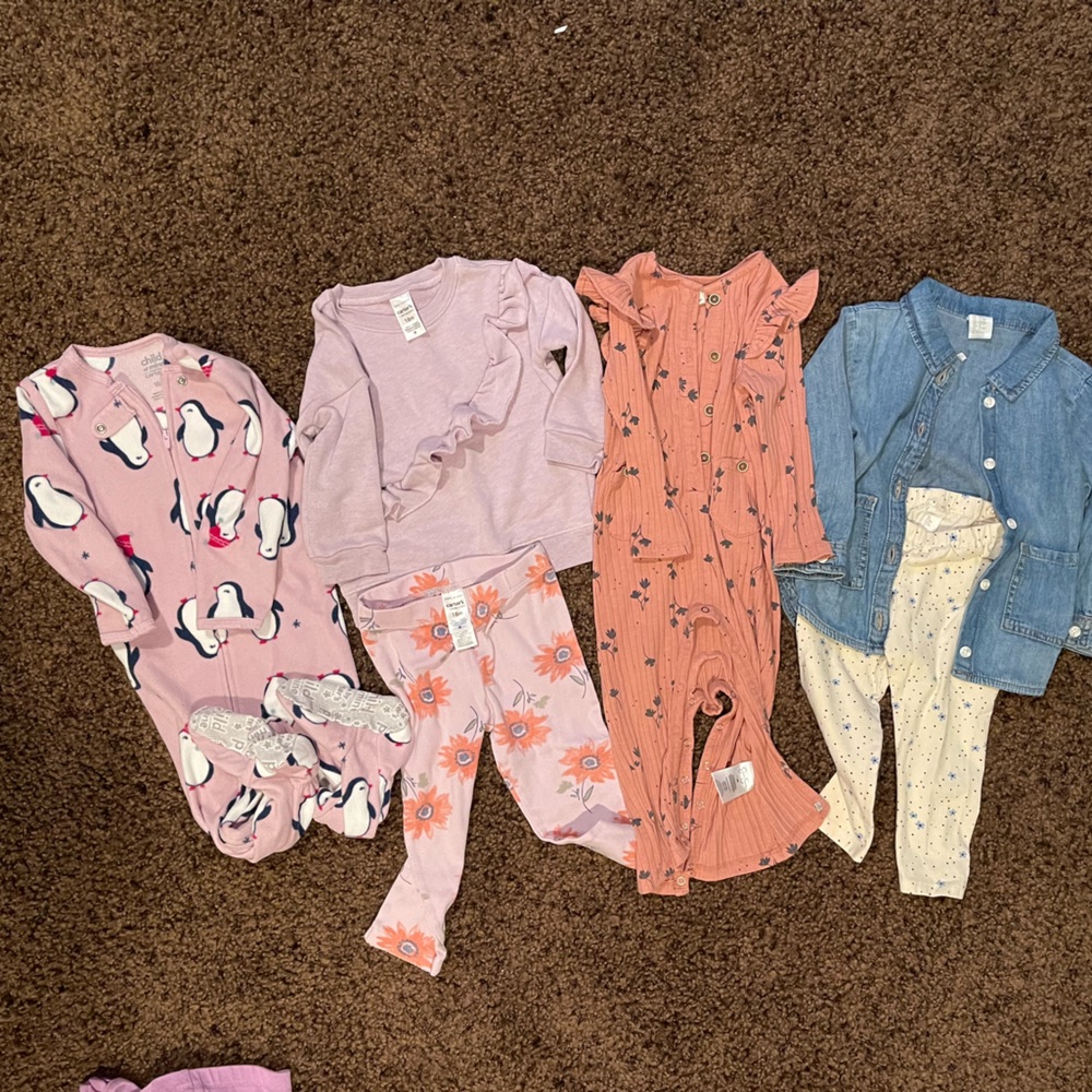 Lot of 4 outfits girl 18 months